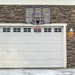 Wall-mounted basketball hoop 45 x 29 inches shatterproof back
